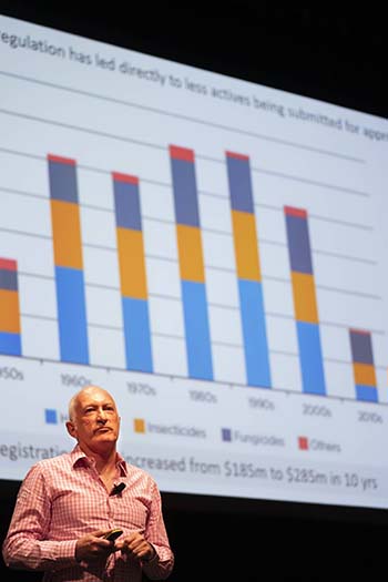 UK farm consultant Keith Norman speaks at the Perth GRDC Grains Research Update. PHOTO Evan Collis