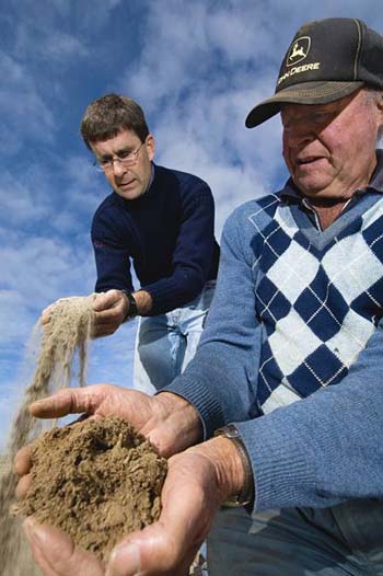 DDPIRD Senior research officer David Hall with Esperance, WA, grower Ross Whittal.