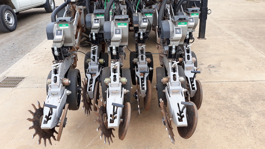 Small plot precision seeder