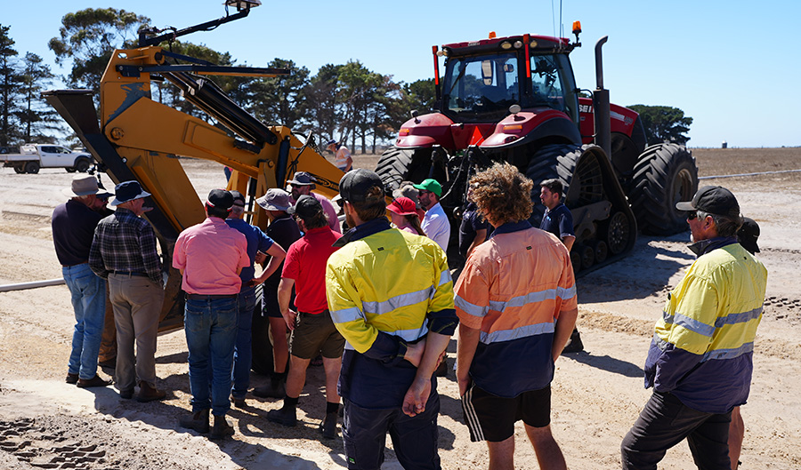 Image of several growers attending a subsurface drainage demonstration.