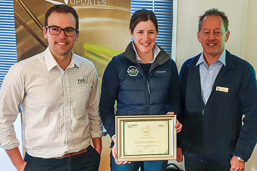 FAR Australia research director Dr Kenton Porker (left) with GRDC southern panel member and Hyper Yielding Crops national extension coordinator Jon Midwood (right) presented the GRDC Hyper Yielding Award for ‘Highest Wheat Yield’ (Tasmania) to Penny Hooper from the Vaucluse Agricultural Company. Team members from the company earned the HYC Award for ‘Highest Wheat Yield’ (Tasmania).